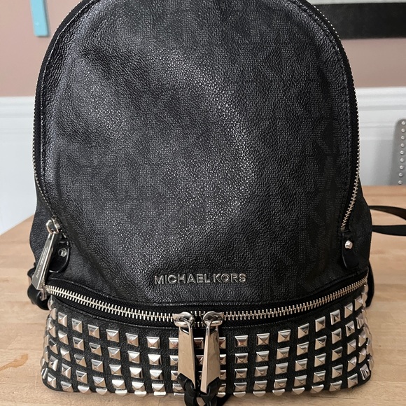 SOLD!!!! Michael Kors book bag purse - Picture 2 of 14